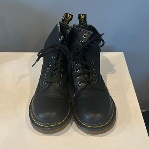Dr. Martens youth boots softy T leather up size 5 medium black laced up